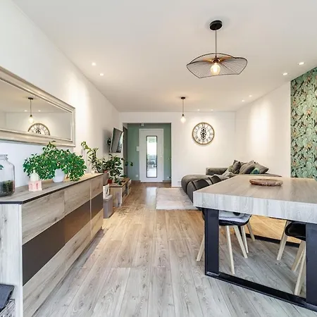 Beautiful 2 Swimming Pool, Parking Space And Air Conditioning Nice