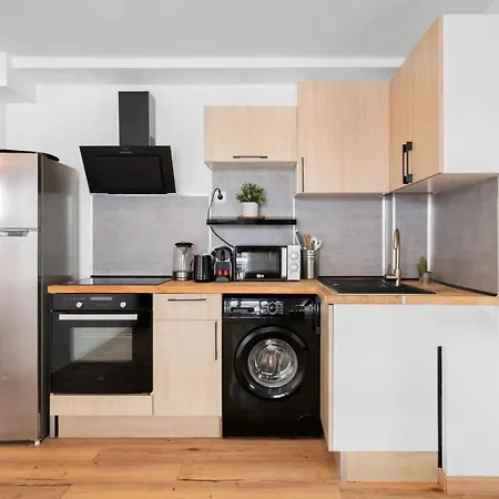 Beautifully Renovated With Charm - In The Port /ac Apartment Nice