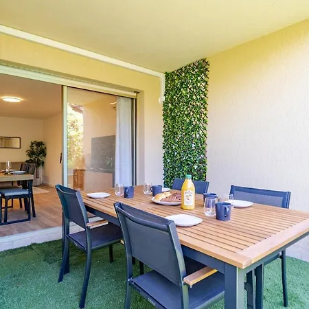 Beautiful 2-bedroom Apartment, Garden, Swimming Pool, Sea Within Walking Distance Apartment *