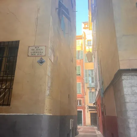 Au Coeur Du Vieux Et A 5 Min De La Nice