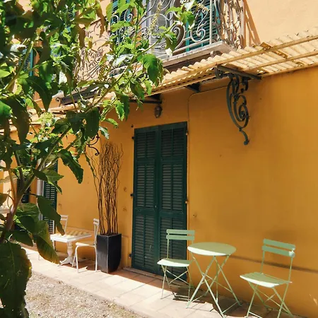 Apartment Charming Studio, Balcony With Garden View, Liberation Nice