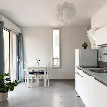2p Moderne Avec Terrasse A Apartment Nice