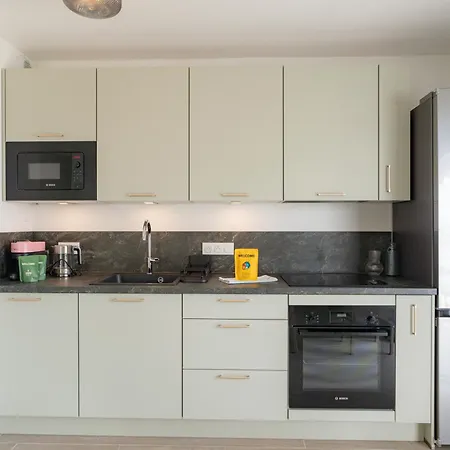 New Building- Neuf Lumineux Vue Mer, Tramway L3 Au Pied De Immeuble A 10 A 15 Mns D'aeroport, Centre & Promenade Apartment Nice