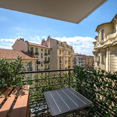 Apartment Stunning & Bright - 2 Bedrooms - Parking Wifi/ac Nice