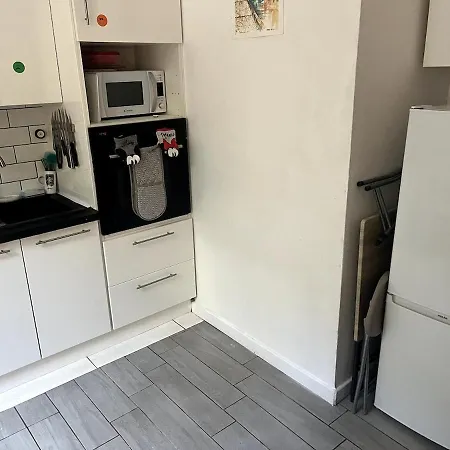 Sleeps 5 - Budget-friendly Flat - And Cozy Apartment