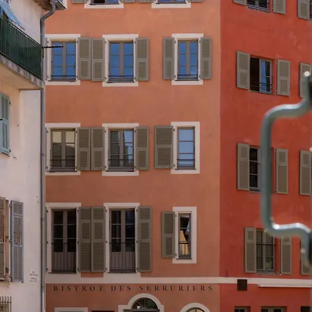 Old Town Nice, 2 Bedrooms & 2 Bathrooms,quiet, Ac For 4 People * Nice