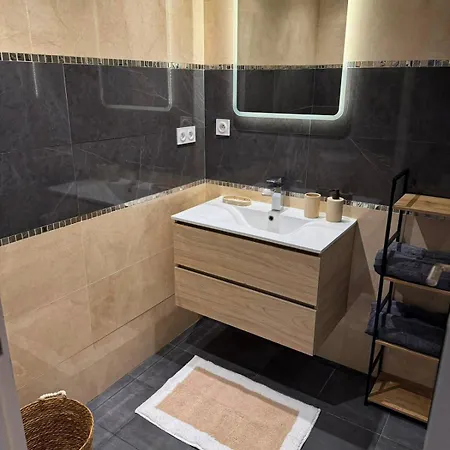Apartment Full Furnished In Downtown With Double Ac 50m2