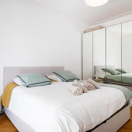 110 M2 Family, 3 Bedrooms Ac And Terrace 8 Min Away *