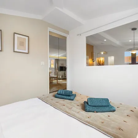 Renting - St Vincent - Floor Luxury Old Town Air-conditioned *