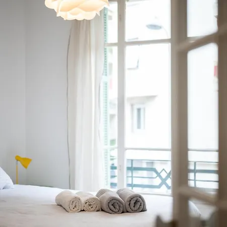 Charming & Comfortable - Near The Port / Parking Apartment