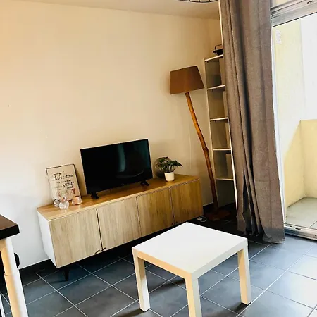 Apartment Et Spacieux A 10 Minutes Du Centre De Et 5 Min De L'entree D'autoroute Acces Faciles Et Dans Quartier Calme Nice