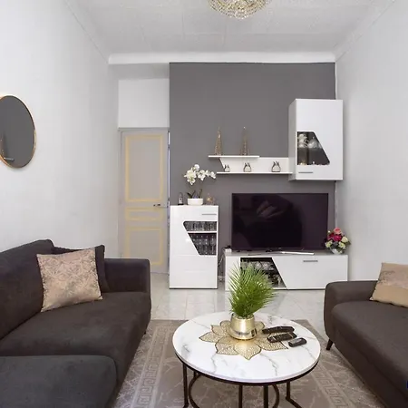 Air-conditioned In The Republique District Apartment *