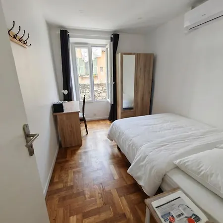 Apartment 2-bedroom In Sleeps 4