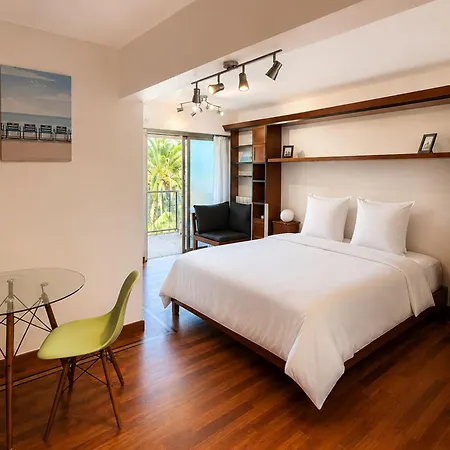 Apartment With Balcony And Pool Near The Sea