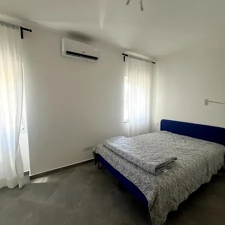 140 M Apartment, 4 Bedrooms Sea Airport And Tram Apartment