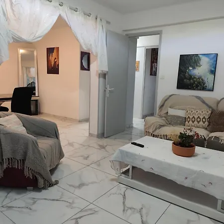 Riviera Escape Balcony Tram Airport Apartment
