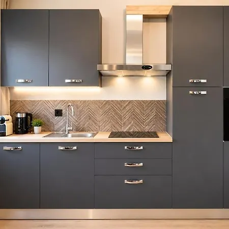 Completely Renovated 2 Minutes From The Apartment *