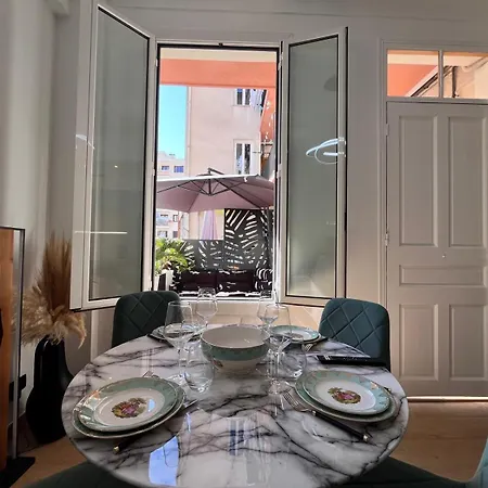 Apartment Terrasse 4 A 6 Personnes De Gamme Port, Riquier Nice