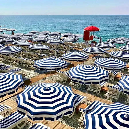 4 Guests Promenade Des *