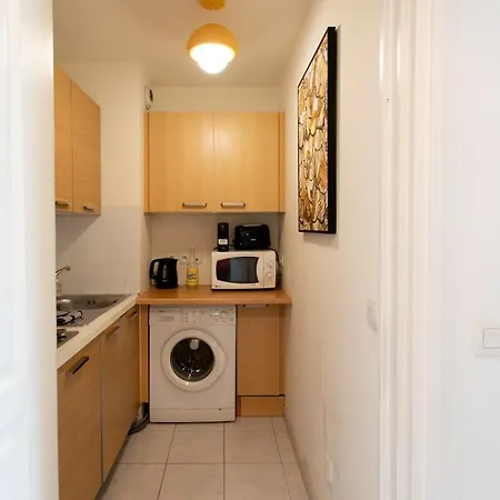 Modern 2-bedroom Sea View, Air Conditioning, Balcony Apartment *