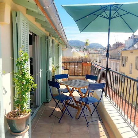 Apartment Bright Floor 2br With Large Terrace In Centre *