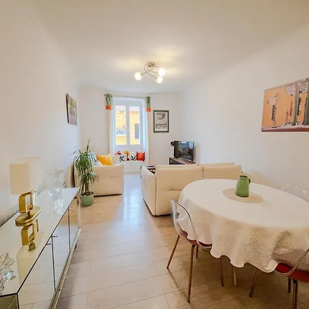 Port Lympia Lovely With Balcony & Ac Apartment
