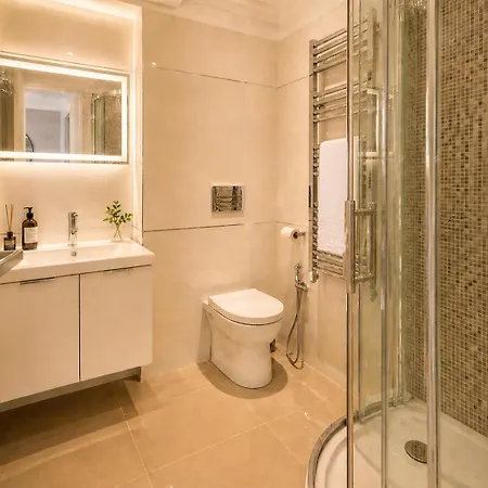 Heart Of Nice, 3min, 3 Ac Units, Balcony With 4-seater Dining! Apartment Nice