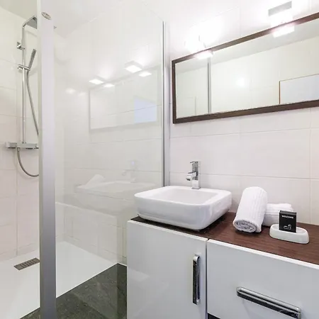 Charming 1 Bdr In The Center * Nice