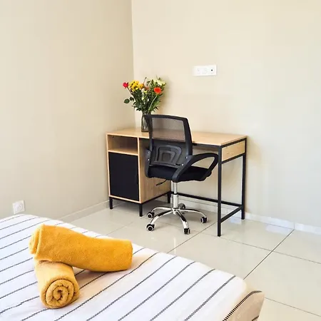 Apartment T4 Moderne Climatise - Parking Prive- Terrasse - -