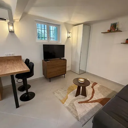 Apartment Very Charming In *