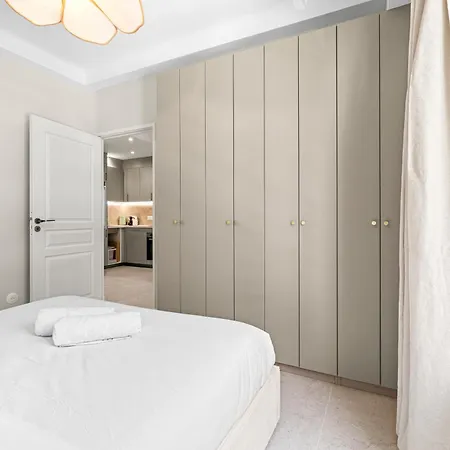 Fully Renovated 2-bedroom Apartment *