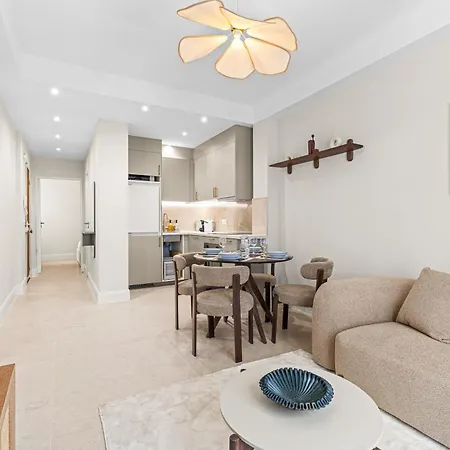 Fully Renovated 2-bedroom Nice
