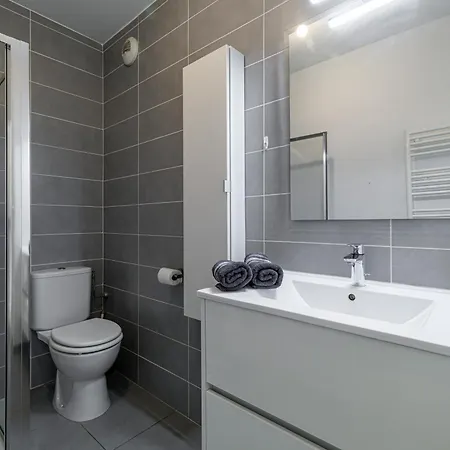 2 Pieces Lumineux Quartier Du Port Apartment *
