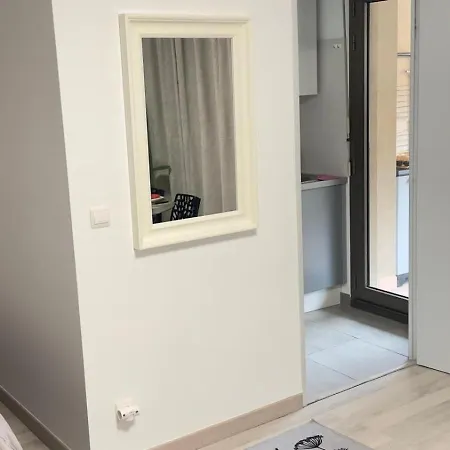 Apartment Avec Legere Vue Sur La 40 Metres De La Et 250 Metres Du Centre