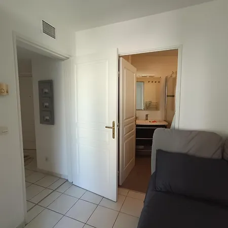 1 Bedroom Air-conditioned Wi-fi Nice