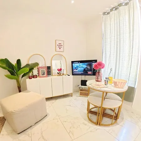 Apartment Beautiful Refurbished Air Conditioned Heart Of Nice