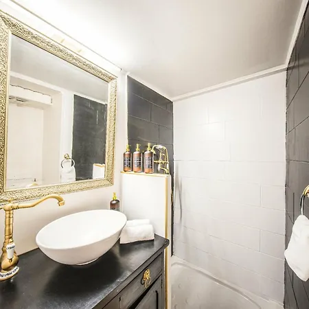 Chic French Apartment *