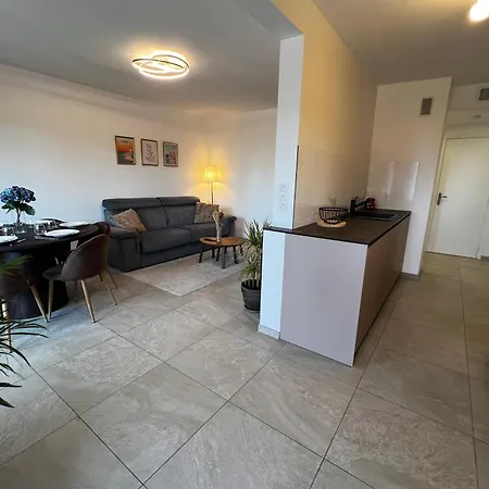 Apartment 2 - Terrasse, Parking Gratuit & Climatisation