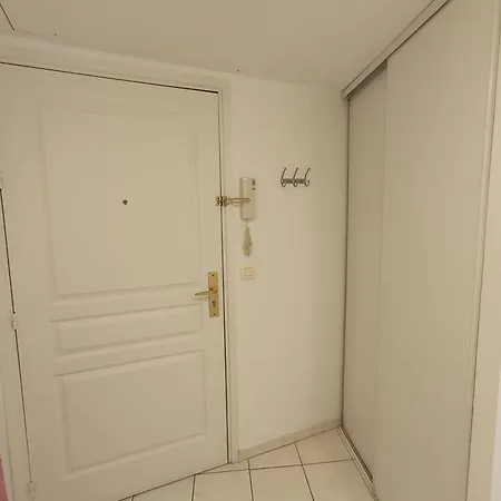 1 Bedroom Air-conditioned Wi-fi Nice