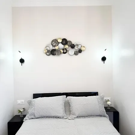 Apartment Bright With Garden Near
