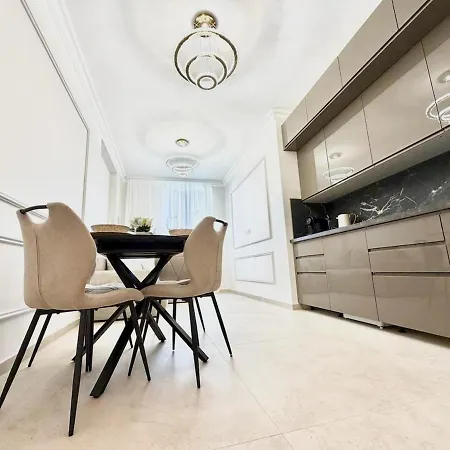 Apartment With Garden Near And Tram