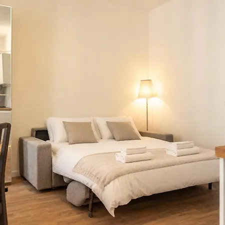 New Designer Ac Wifi Near Train Station Apartment *