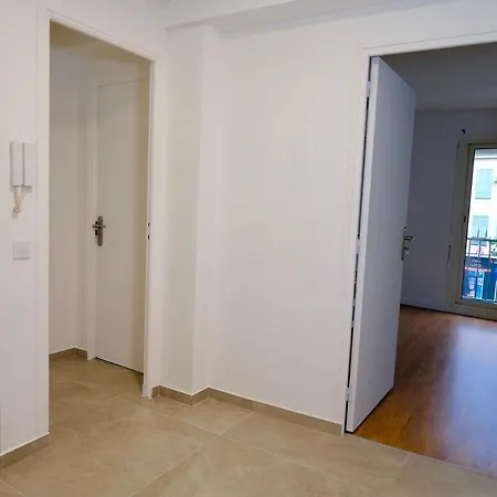 1 Minute To Tram - 3 Ac - 2 Balcony - Close Apartment Nice