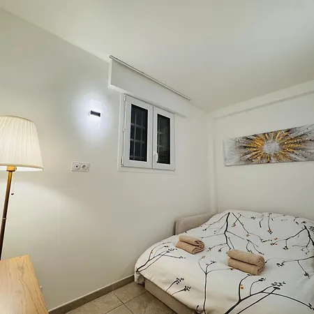 Apartment 2 - Terrasse, Parking Gratuit & Climatisation Nice