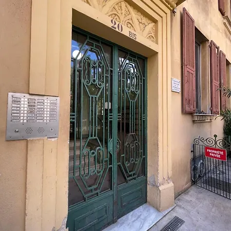 Apartment Chaleureux Proche De L'eglise Russe *