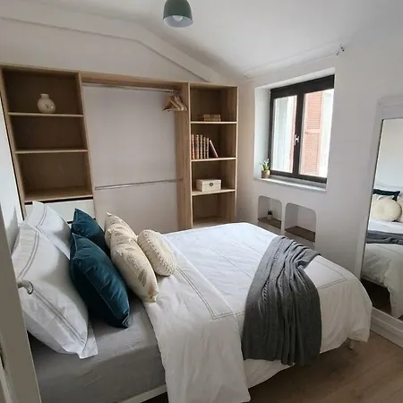 Apartment An In The Very Center Of The For 8 Guests Nearby Are A Tram Stop And Train Station