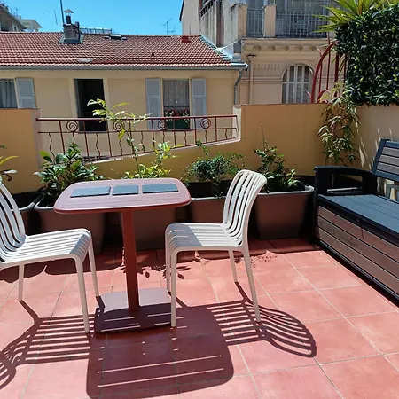 Apartment Climatise Avec Grande Terrasse Privee Au Coeur De