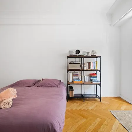 110 M2 Family, 3 Bedrooms Ac And Terrace 8 Min Away