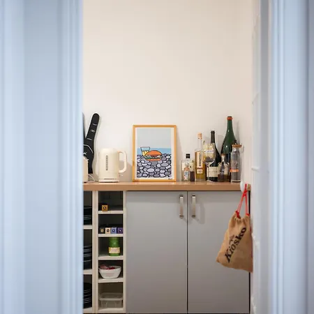 Charming & Comfortable - Near The Port / Parking * Nice