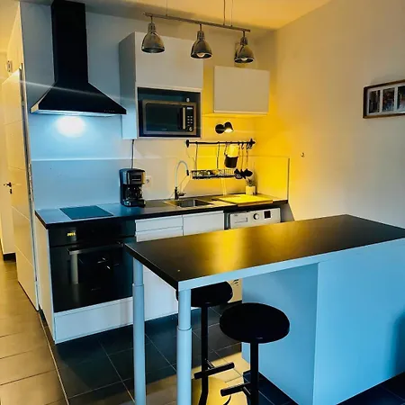 Apartment Et Spacieux A 10 Minutes Du Centre De Et 5 Min De L'entree D'autoroute Acces Faciles Et Dans Quartier Calme *